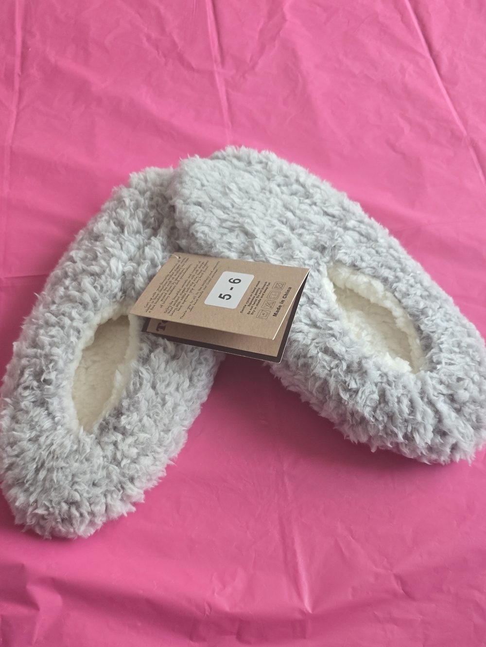 Cozy Plush Fuzzy Slipper Socks in Light Gray New With Tags Size 5/6